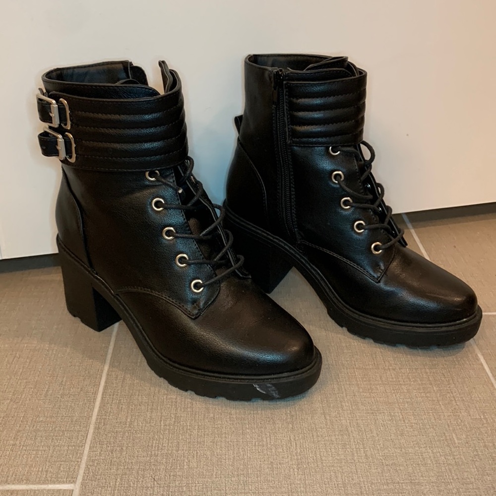 Heeled combat boots (black)
